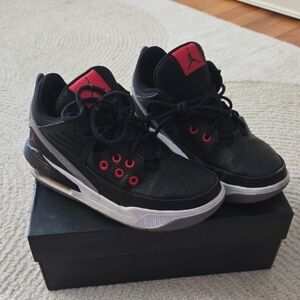 Nike Max AURA Size Big Boys 4.5